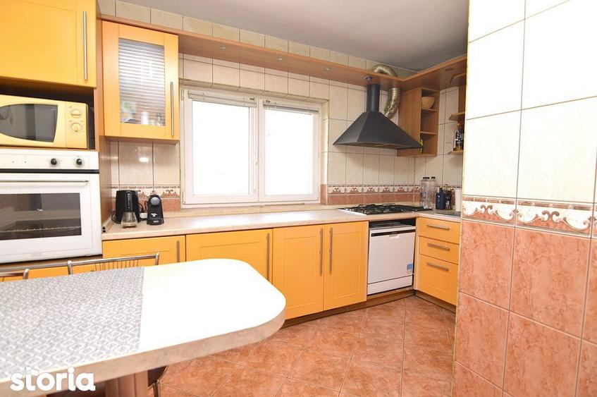 Apartament cu 3 camere decomandat, mobilat în Nerva Traian