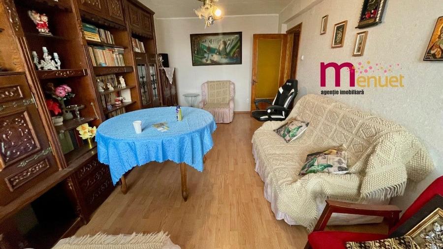 Apartament cu 3 camere decomandat în Spitalului
