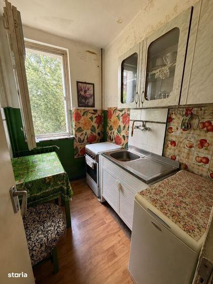 Apartament cu 3 camere semidecomandat în Micro 19
