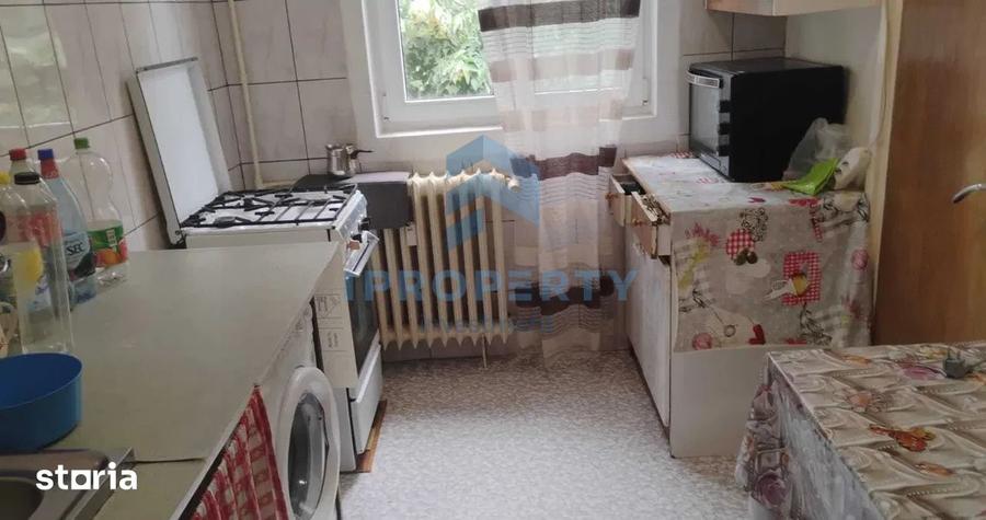 Apartament cu 3 camere semidecomandat, mobilat în Ozana