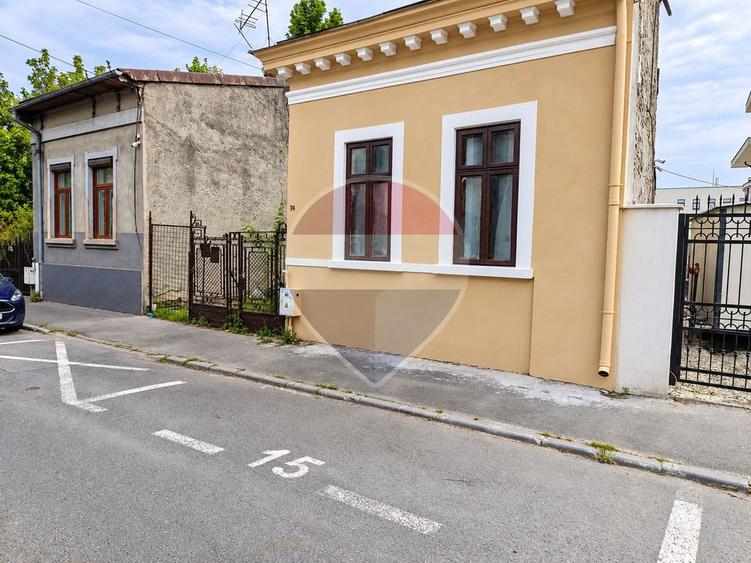 Casă cu 5 camere cu Teren 220 Mp în Parcul Carol