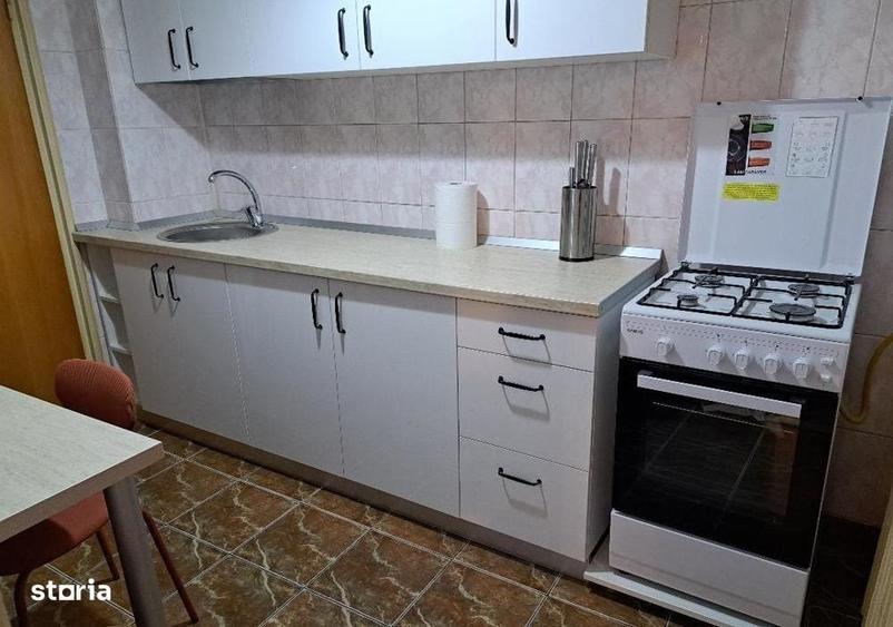 Apartament cu 3 camere semidecomandat în Lujerului