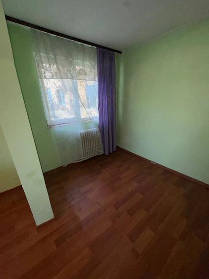 Apartament cu 3 camere semidecomandat în Autogară