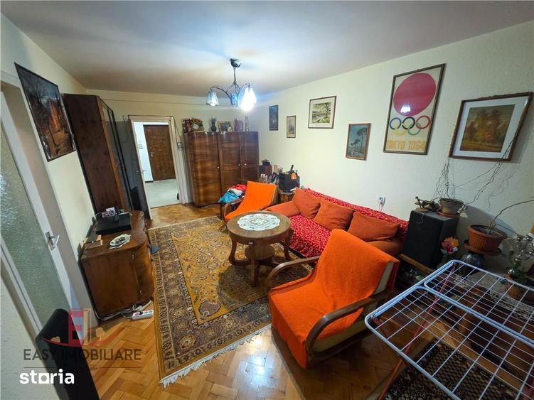 Apartament cu 3 camere decomandat în 22 Decembrie 1989