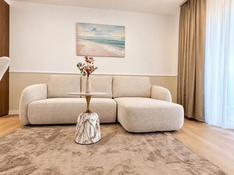 Apartament cu 3 camere semidecomandat, mobilat în Florești