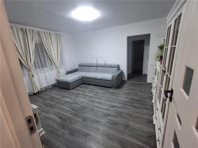 Apartament cu 2 camere semidecomandat, mobilat în Dâmbovița