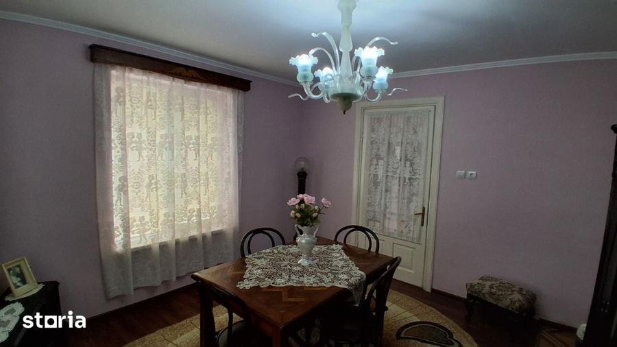 Casă cu 4 camere cu Teren 1600 Mp în Poiana