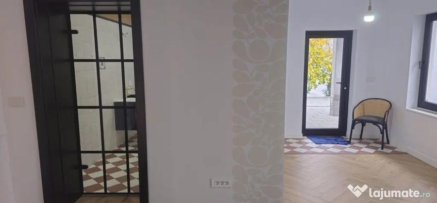 Casă cu 2 camere cu Teren 200 Mp în Central
