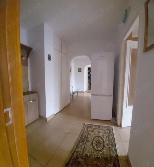 Apartament cu 3 camere decomandat în Micro 21