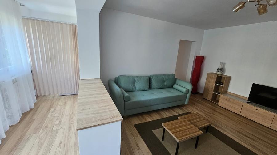 Apartament cu 3 camere semidecomandat, mobilat în Lujerului