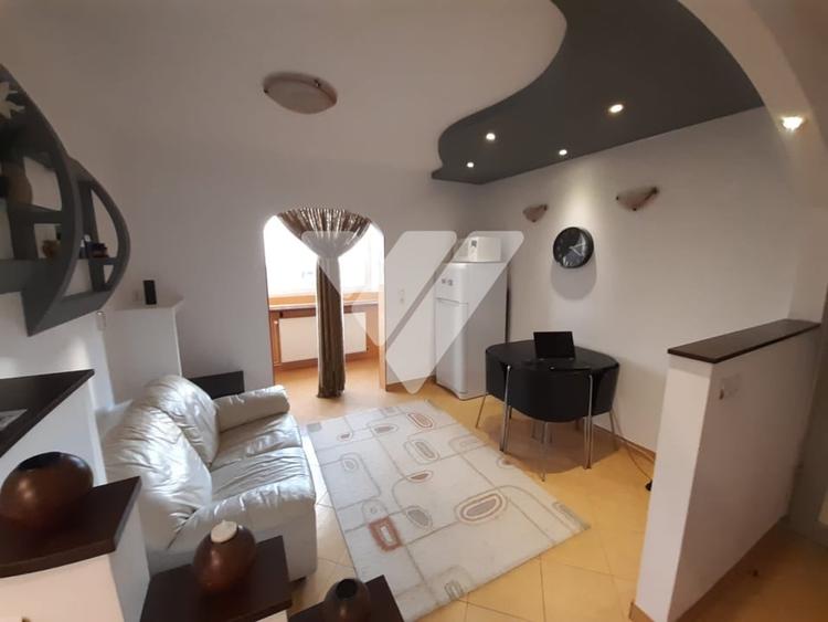 Apartament cu 3 camere decomandat, mobilat în Calea Dumbrăvii