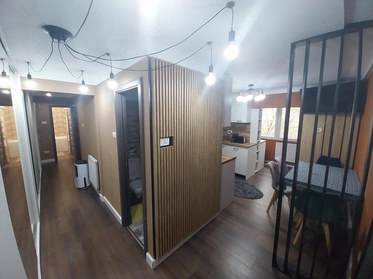 Apartament cu 3 camere decomandat în Dâmbovița