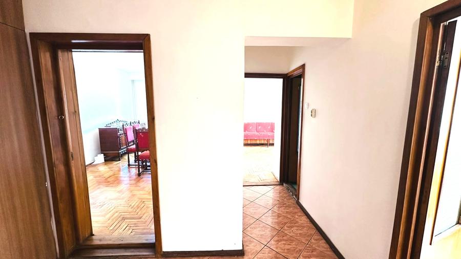 Apartament cu 3 camere decomandat în Central