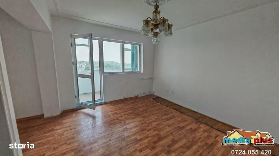 Apartament cu 3 camere decomandat în Micro 19