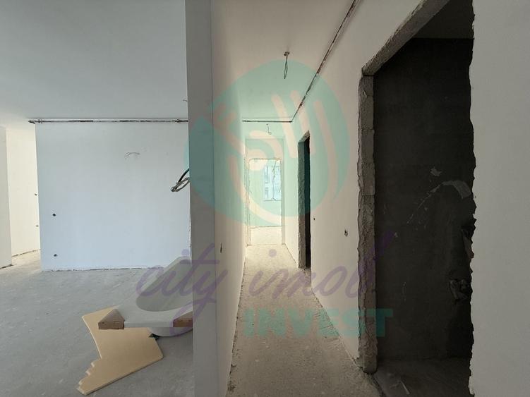 Apartament cu 3 camere semidecomandat în Barbu Văcărescu