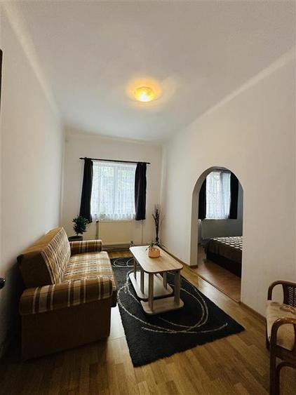 Casă cu 6 camere cu Canalizare în Ultracentral