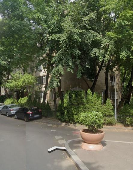 Apartament cu 3 camere semidecomandat, mobilat în Alexandru Obregia