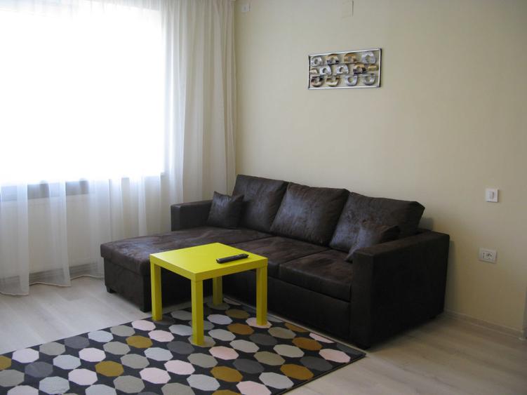 Apartament cu 2 camere semidecomandat, mobilat în Central