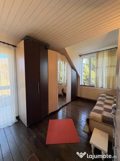 Casă cu 5 camere cu Teren 1500 Mp în Central