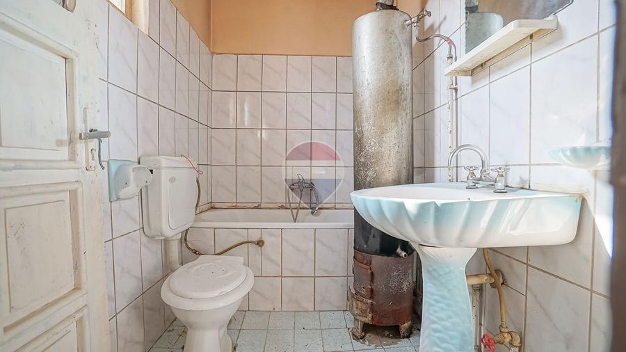Casă individuală cu 6 camere cu Teren 1915 Mp în Bran