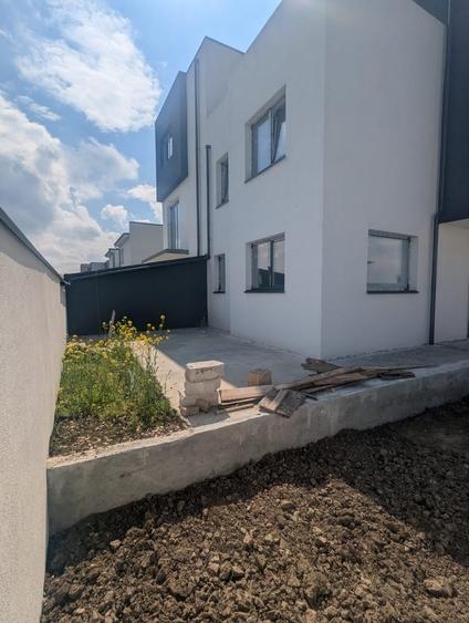 Casă cu 5 camere cu Canalizare în Tunari