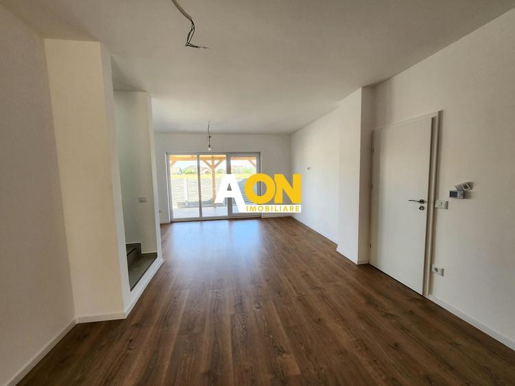 Casă individuală cu 4 camere cu Canalizare în Periferie