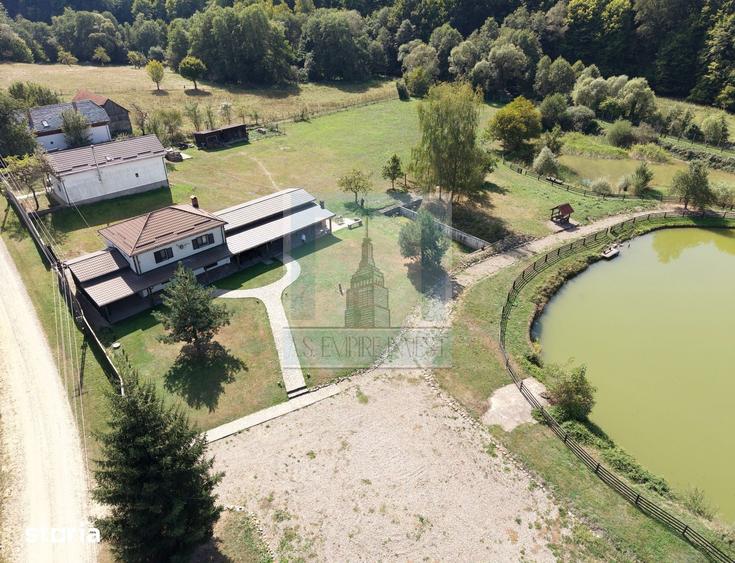 Casă cu 7 camere cu Teren 16800 Mp în Dobârlău