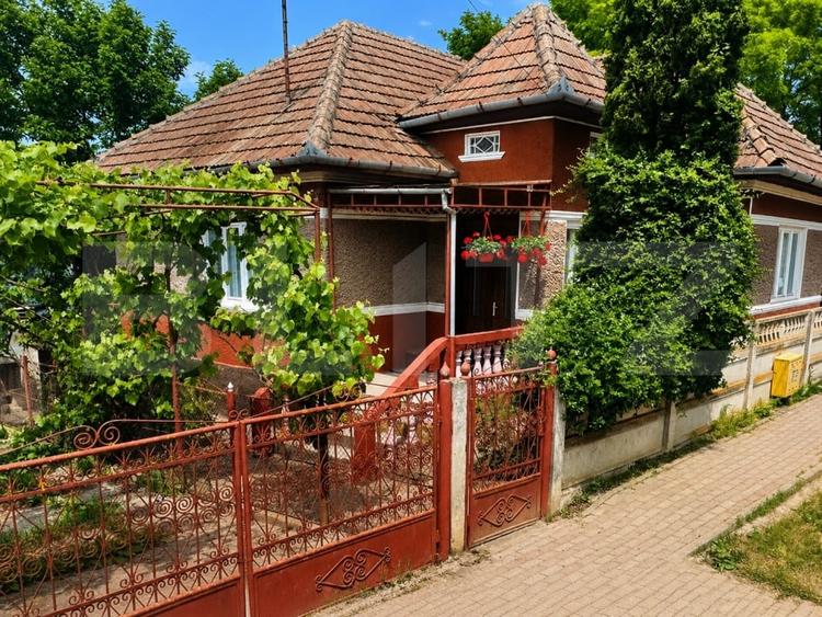 Casă individuală cu 3 camere cu Canalizare în Sărmașu