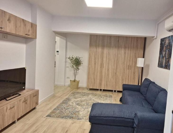 Apartament cu 2 camere semidecomandat, mobilat în Central