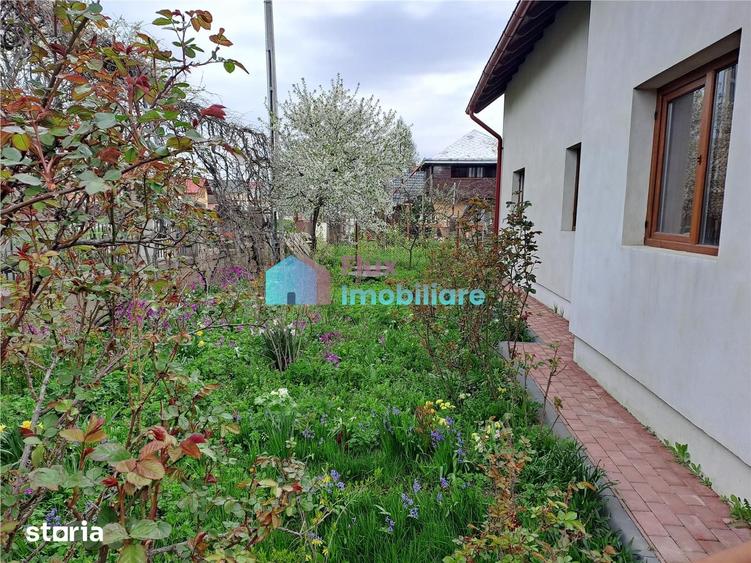 Casă cu 5 camere cu Teren 800 Mp în Cornu Luncii