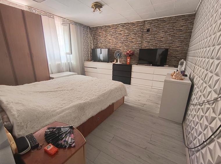 Casă individuală cu 9 camere cu Canalizare în Fizicienilor