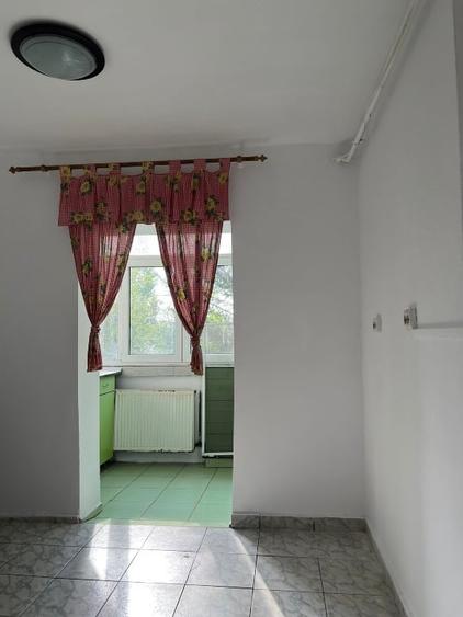 Apartament cu 3 camere decomandat în Micro 3