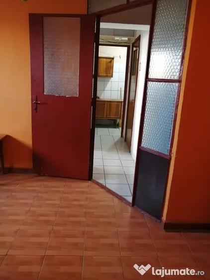 Apartament cu 2 camere decomandat în Ferentari