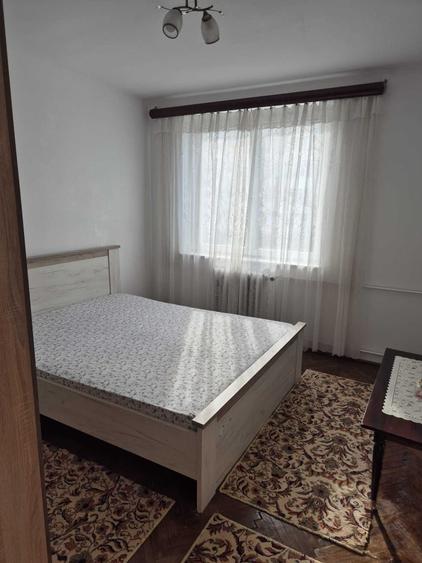 Apartament cu 2 camere semidecomandat în Craiovei