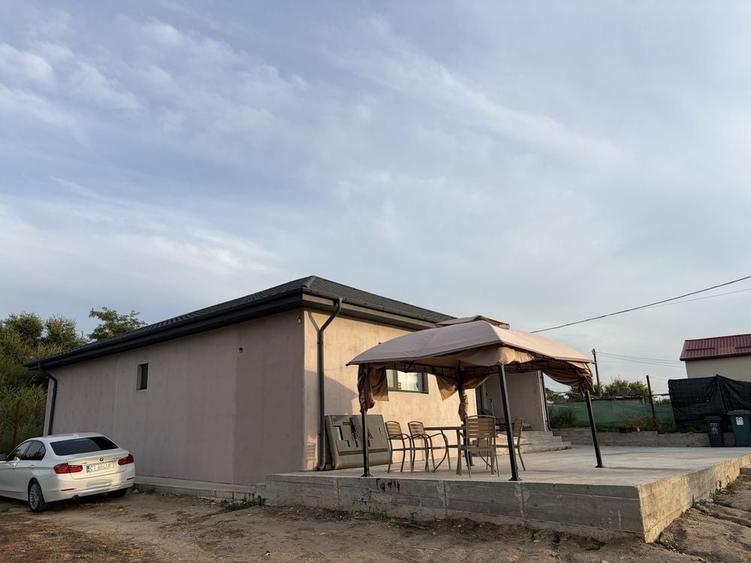 Casă cu 4 camere în Nisipari