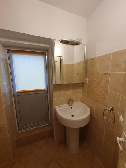 Garsonieră decomandată în Stana