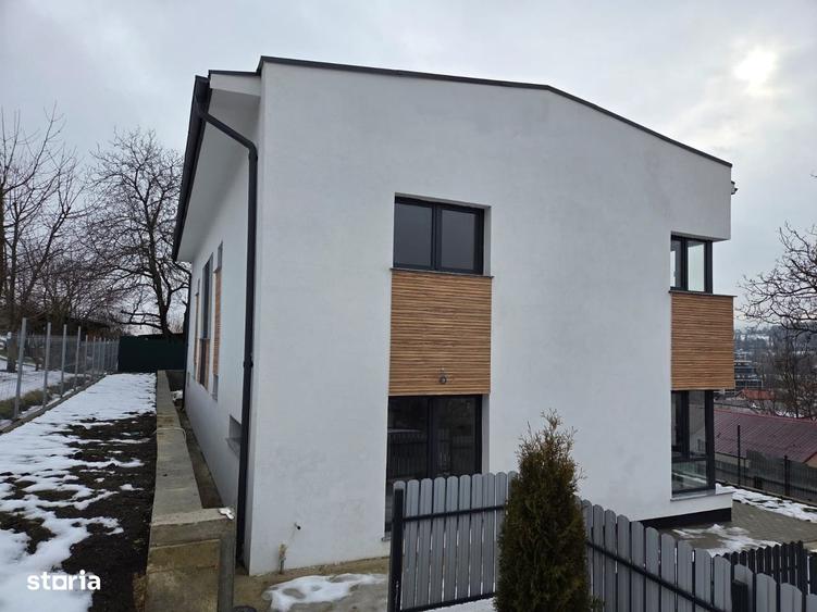Casă cu 4 camere cu Teren 300 Mp în Dâmbul Rotund