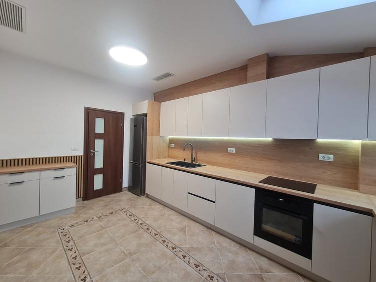 Apartament cu 4 camere decomandat în Herăstrău