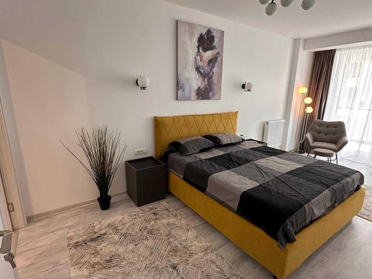 Apartament cu 3 camere semidecomandat în Roșu