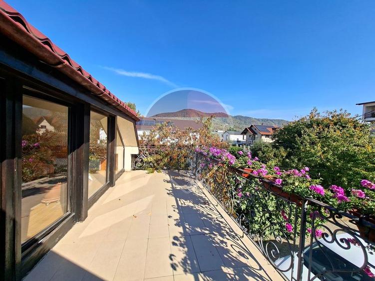 Casă individuală cu 6 camere cu Piscina în Central