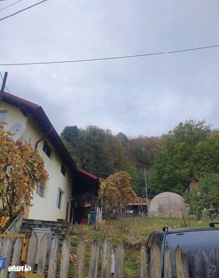 Casă cu 2 camere cu Teren 1500 Mp în Cornu