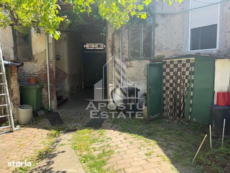 Doua case de vanzare in aceea?i curte zona Maria - 9
