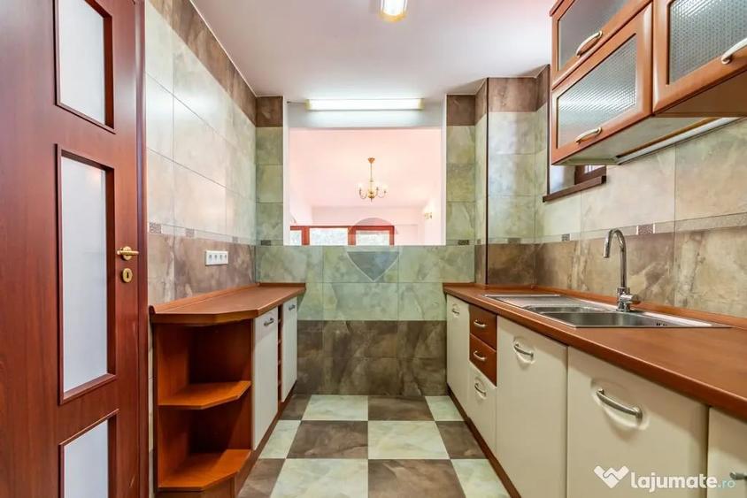 Casă cu 3 camere cu Teren 235 Mp în Ferentari