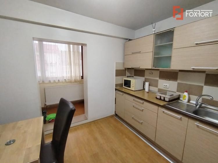 Apartament cu 3 camere decomandat, mobilat în Soarelui