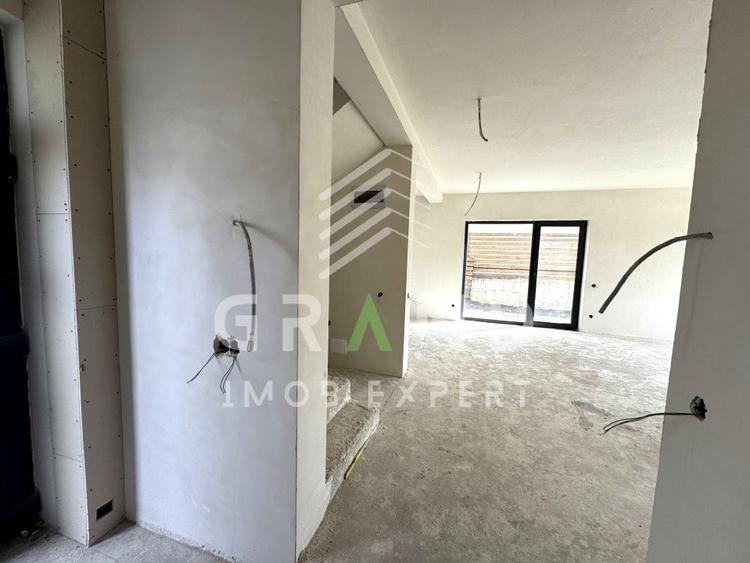 Casă individuală cu 4 camere cu Canalizare în Dezmir
