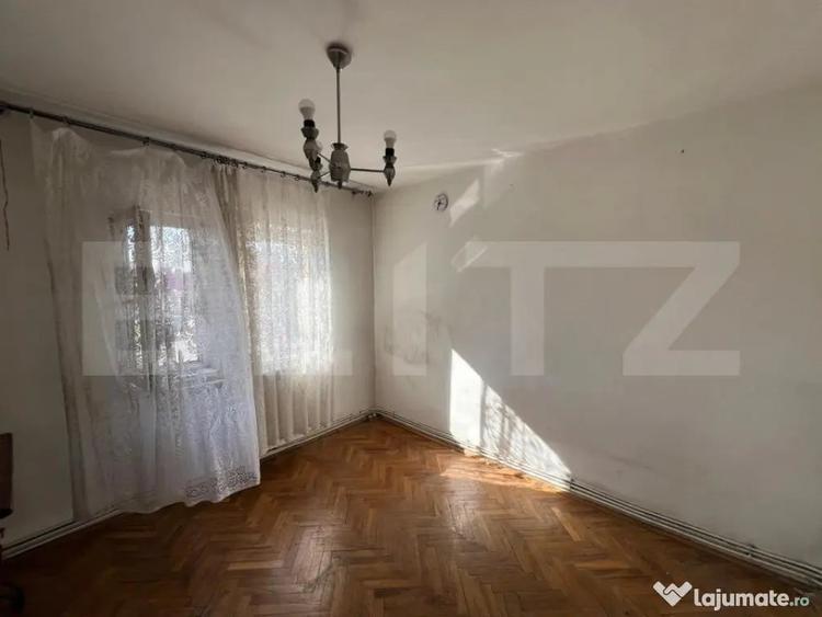 Apartament cu 5 camere decomandat în Semicentral