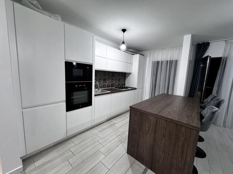 Apartament cu 3 camere decomandat în Drumul Taberei