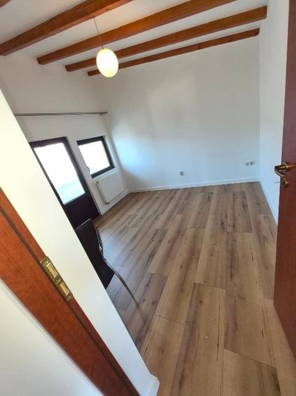 Apartament cu 4 camere decomandat, mobilat în Decebal
