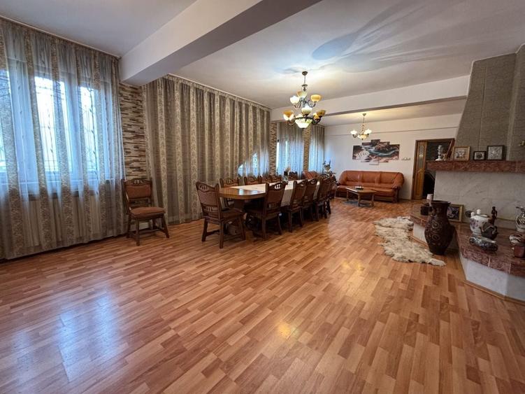 Spațiu comercial, de 730 mp, în Central