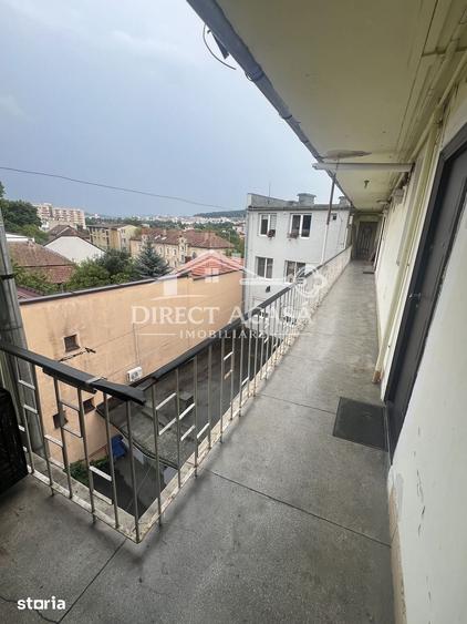 Garsonieră decomandată în Central